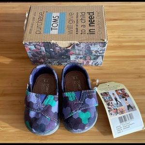 NWT TOMS Classic Shoes for Baby, Size 3
